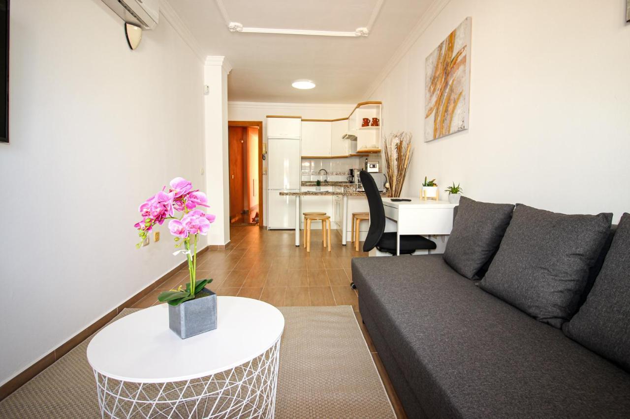 Beautiful Renovated Apartment With Air Conditioning Just Steps From The Sea In Playa San Juan Extérieur photo
