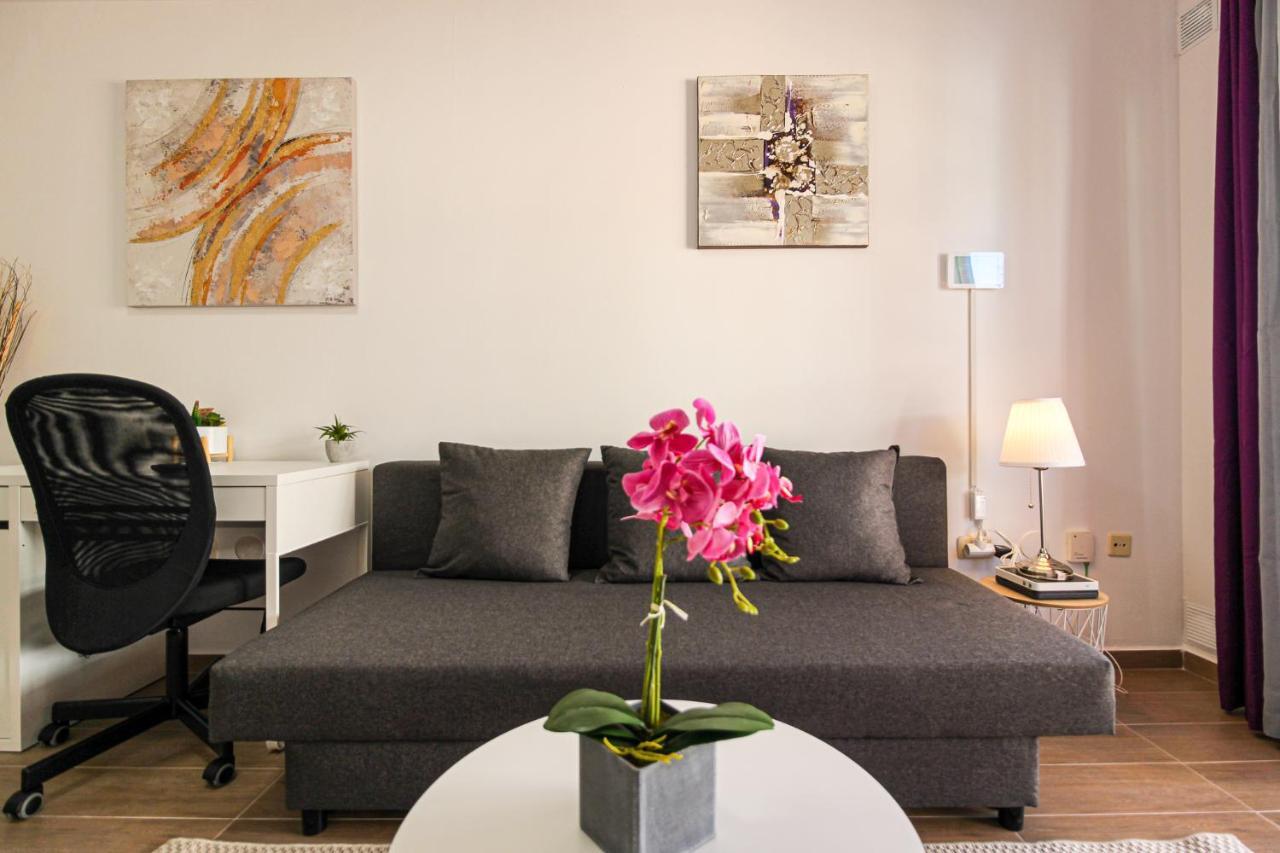 Beautiful Renovated Apartment With Air Conditioning Just Steps From The Sea In Playa San Juan Extérieur photo