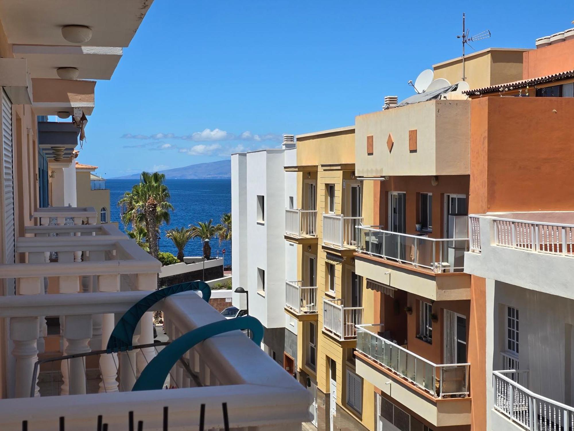Beautiful Renovated Apartment With Air Conditioning Just Steps From The Sea In Playa San Juan Extérieur photo